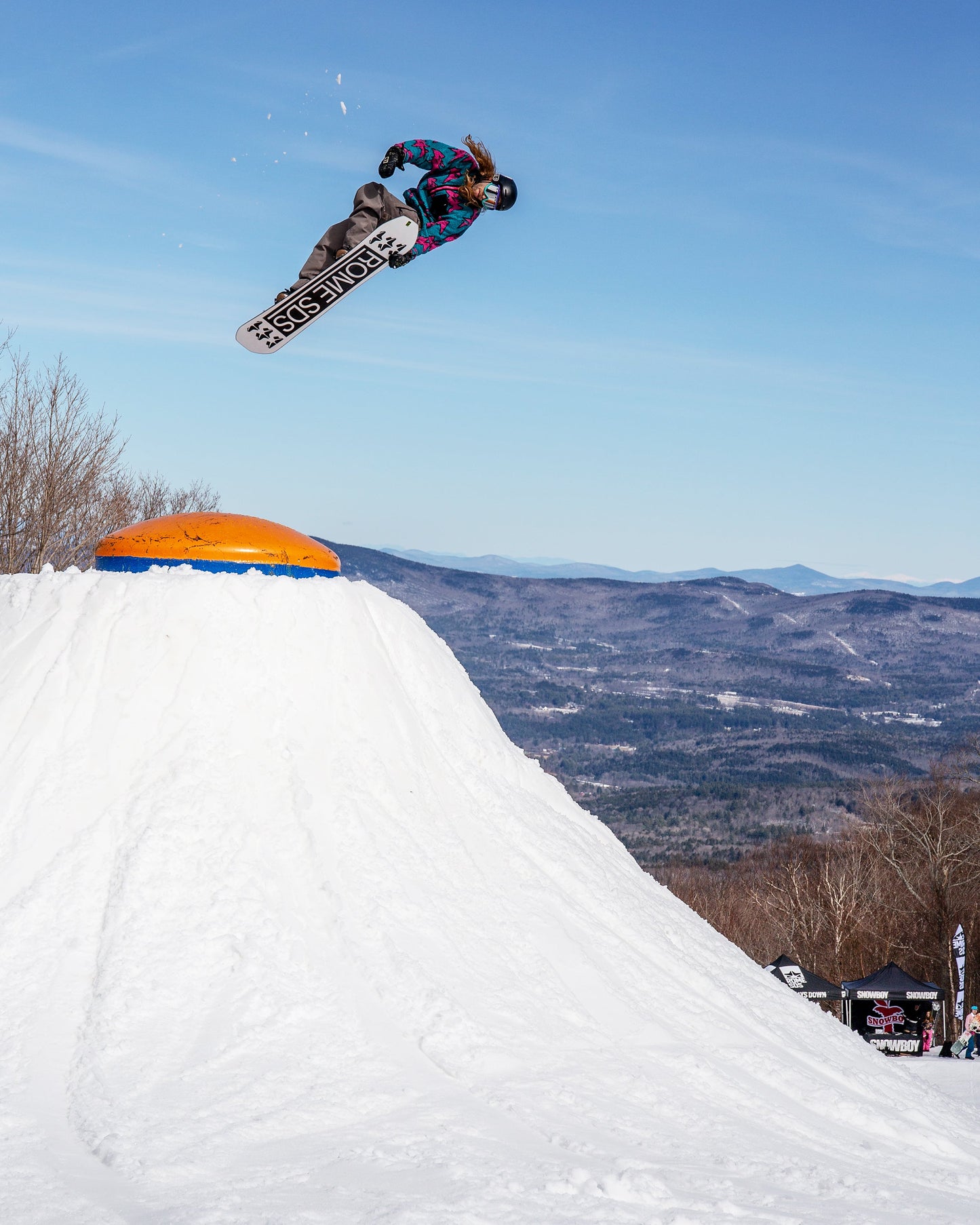 rome party mod snowboard 2023 action shot all mountain snowboard