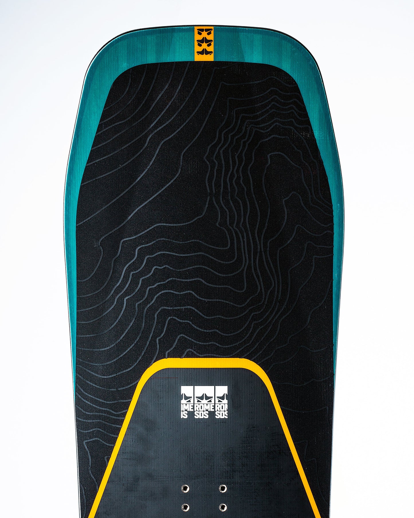 Ravine Select 2023 best freeride snowboard product photo close up nose shot in studio